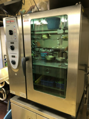 スチームコンベクションという調理器具の外観写真