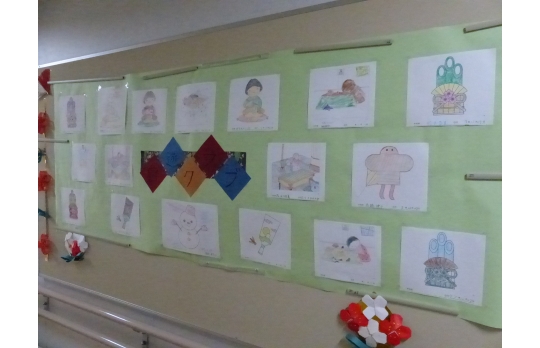 利用者様が描いた塗り絵を掲示した様子